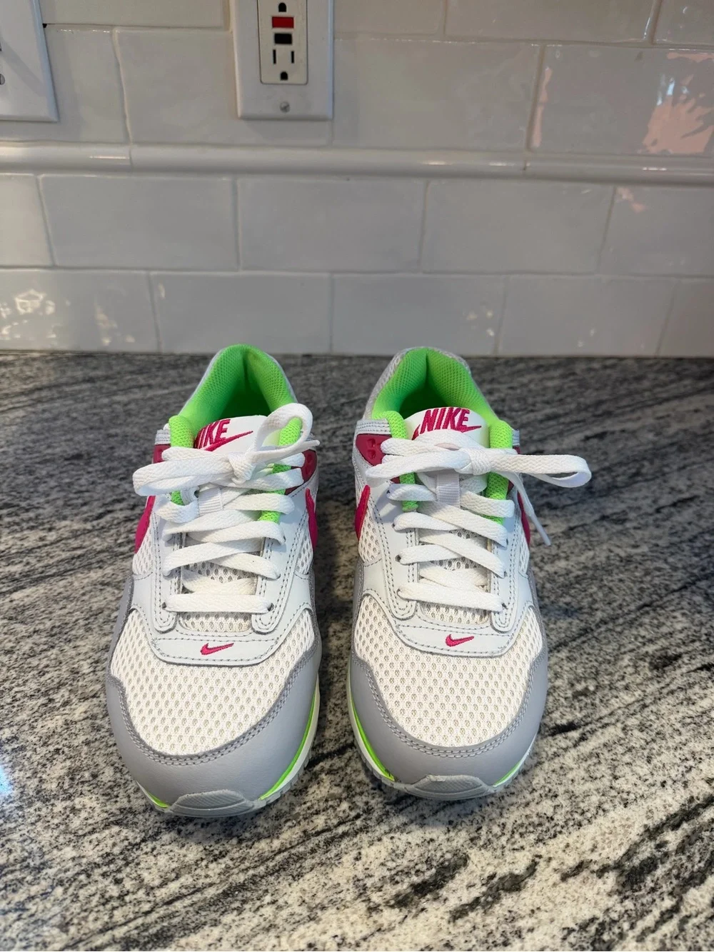 Women’s Nike Air Max Correlate  White/Pure Platinum/Fireberry 511417-163 Size 6